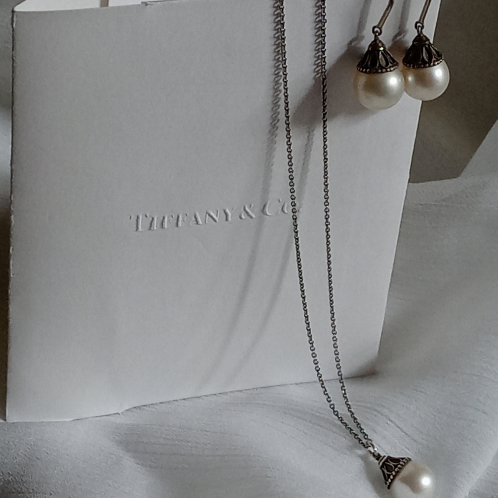Tiffany & Co Pearl Necklace and Earrings Set
